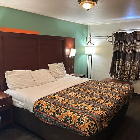 Hillcrest Motel By Oyo Aurora Near Lawrenceburg מראה חיצוני תמונה