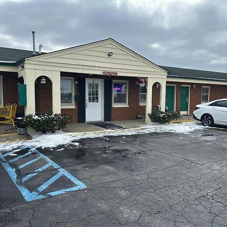 Hillcrest Motel By Oyo Aurora Near Lawrenceburg מראה חיצוני תמונה