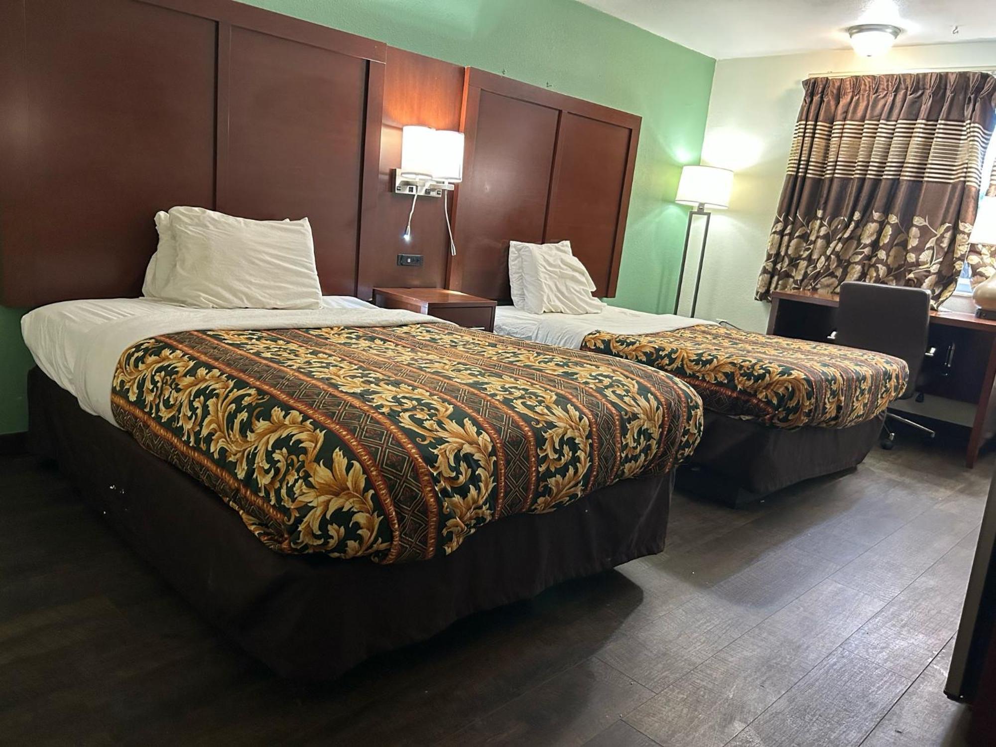 Hillcrest Motel By Oyo Aurora Near Lawrenceburg מראה חיצוני תמונה