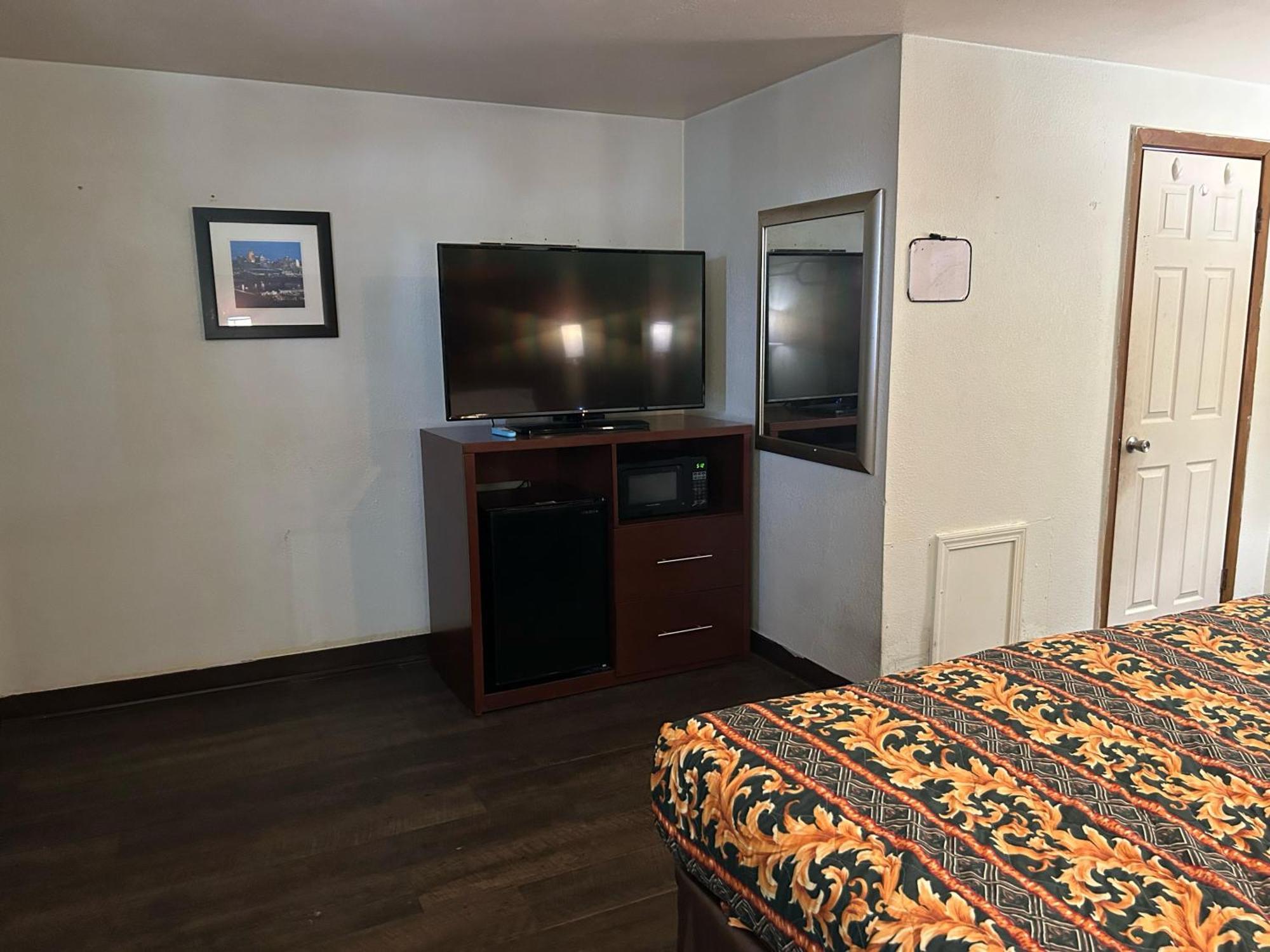 Hillcrest Motel By Oyo Aurora Near Lawrenceburg מראה חיצוני תמונה