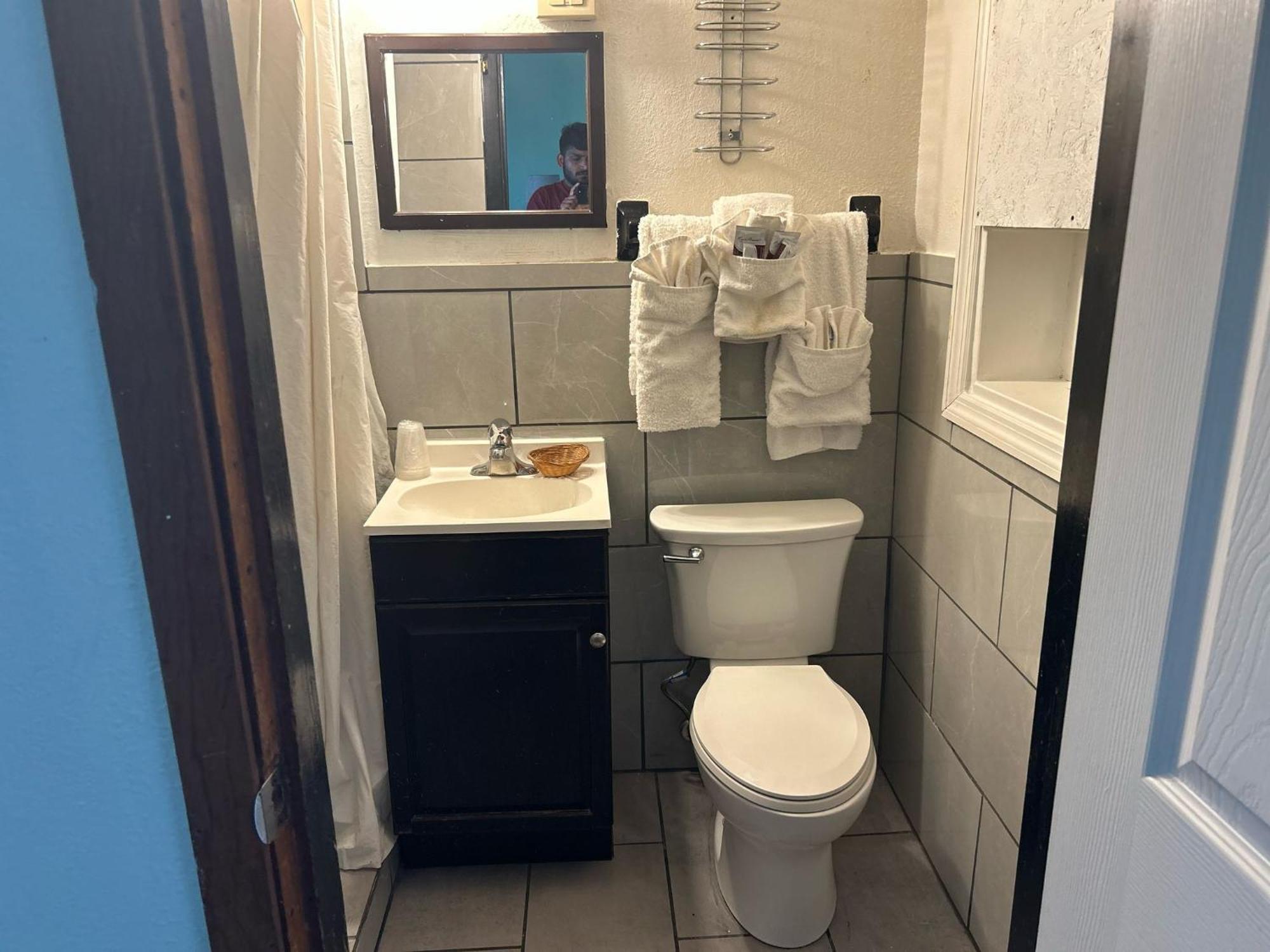 Hillcrest Motel By Oyo Aurora Near Lawrenceburg מראה חיצוני תמונה