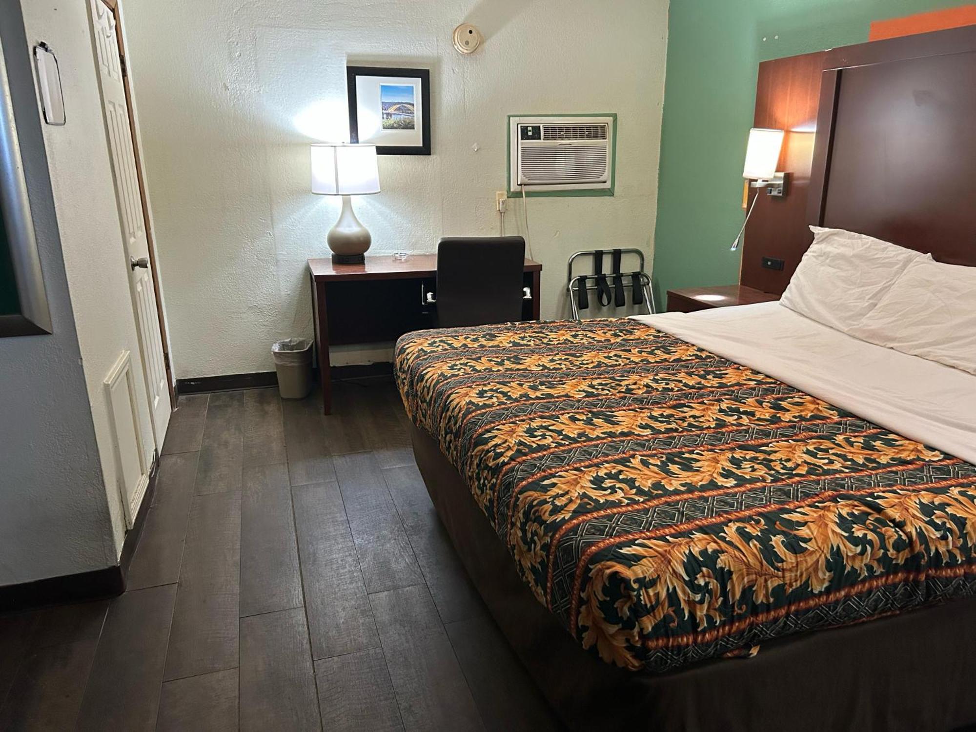 Hillcrest Motel By Oyo Aurora Near Lawrenceburg מראה חיצוני תמונה