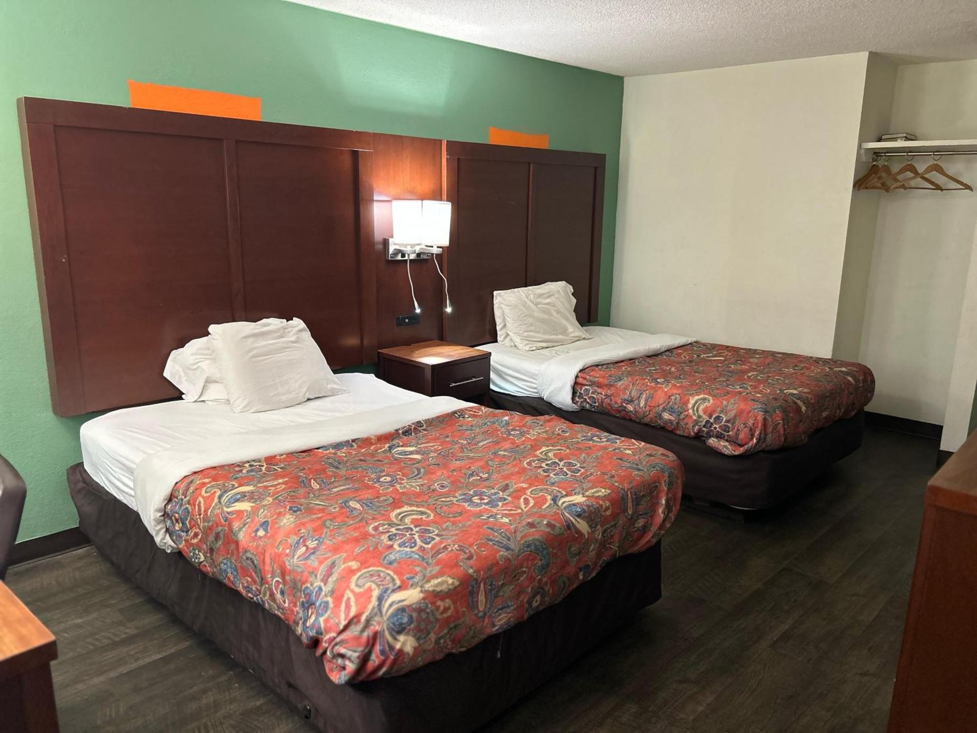 Hillcrest Motel By Oyo Aurora Near Lawrenceburg מראה חיצוני תמונה