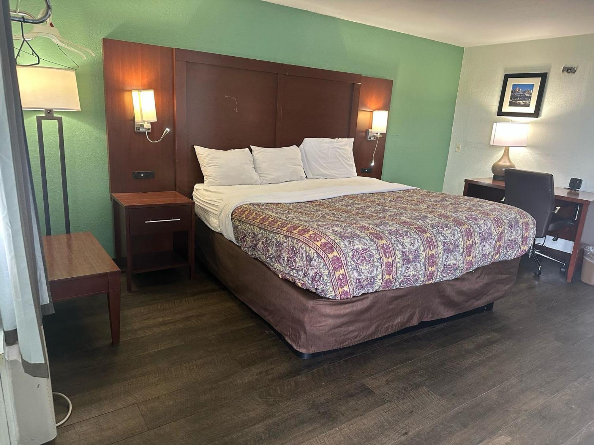 Hillcrest Motel By Oyo Aurora Near Lawrenceburg מראה חיצוני תמונה