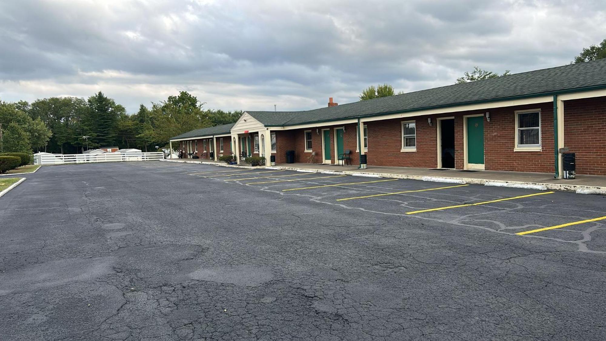 Hillcrest Motel By Oyo Aurora Near Lawrenceburg מראה חיצוני תמונה