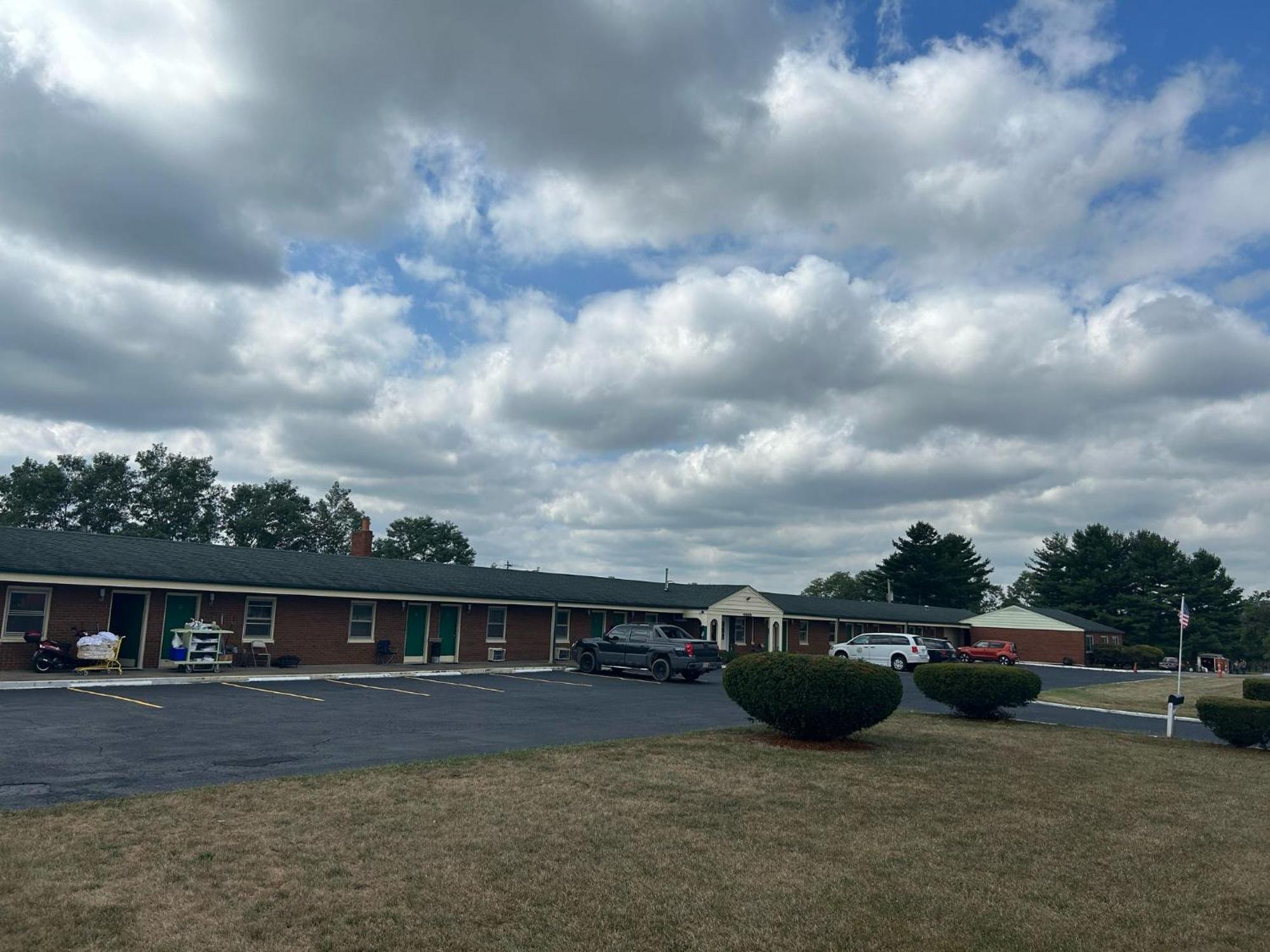 Hillcrest Motel By Oyo Aurora Near Lawrenceburg מראה חיצוני תמונה